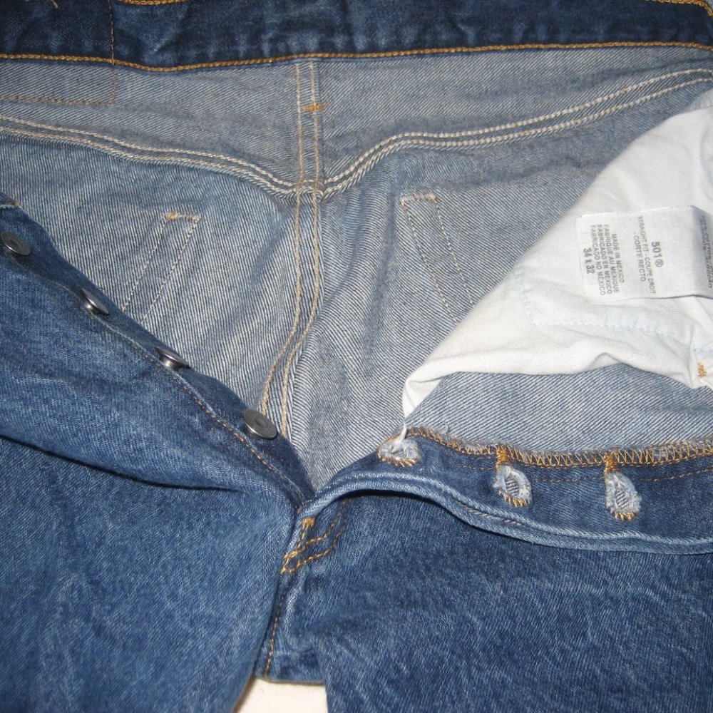 LEVIS 501 STRAIGHT FIT  JEANS 34X32 LIKE NEW - Picture 3 of 6